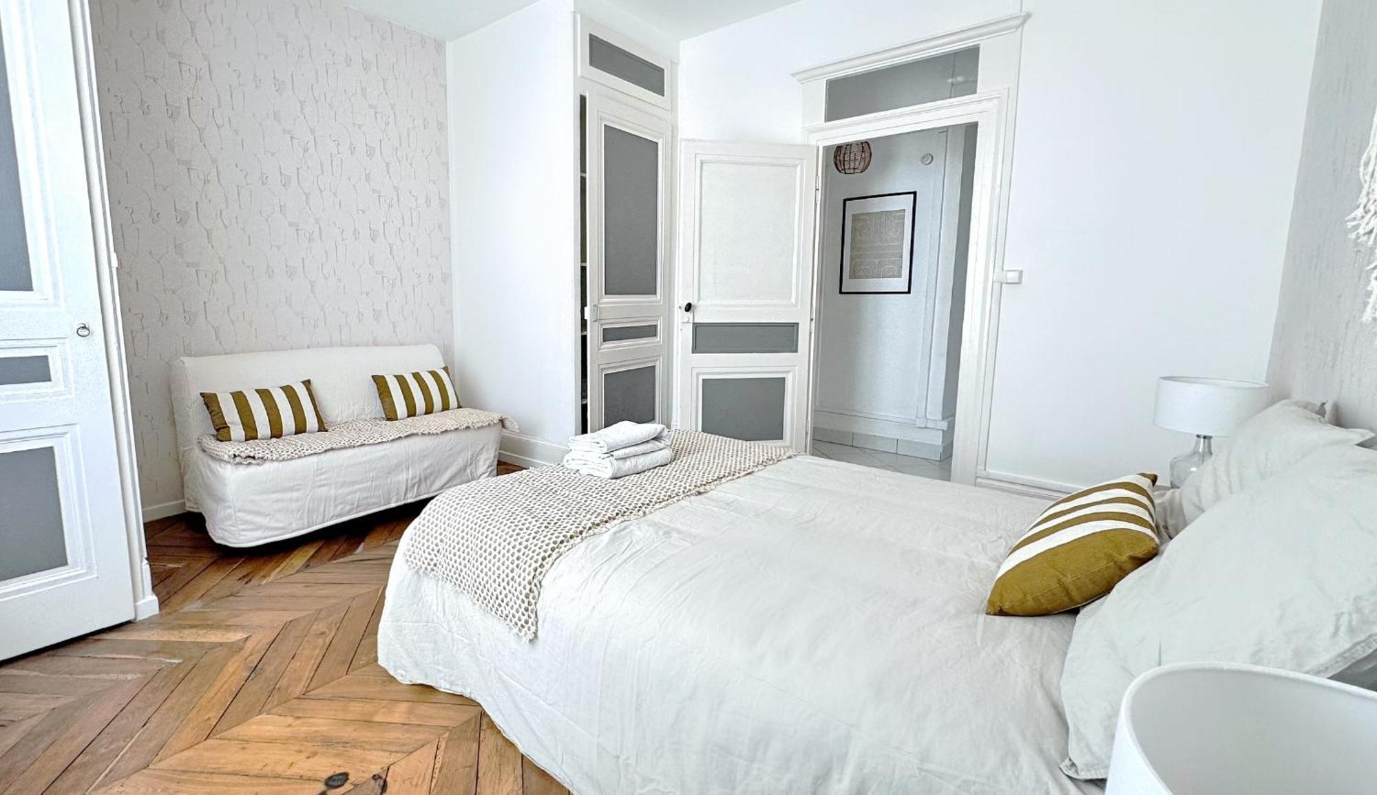 Suite Cinnabar Oullins Exterior photo